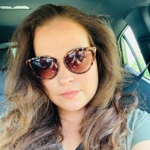 Meet your Posher, Angela